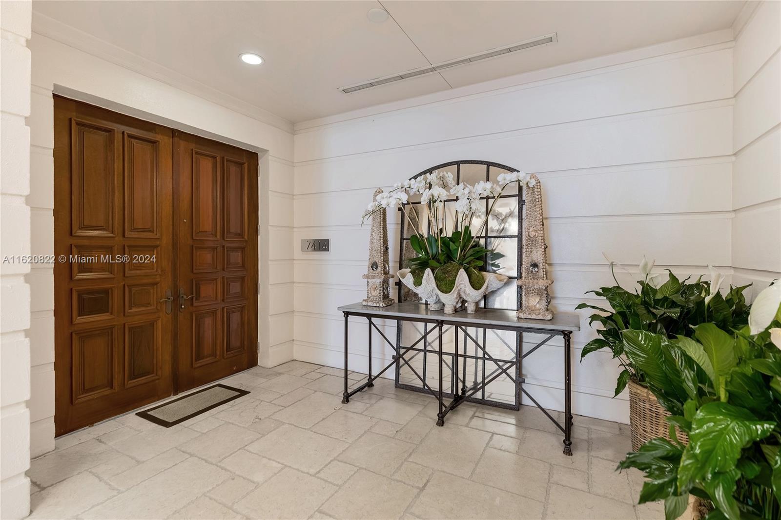 FISHER ISLAND - Residential