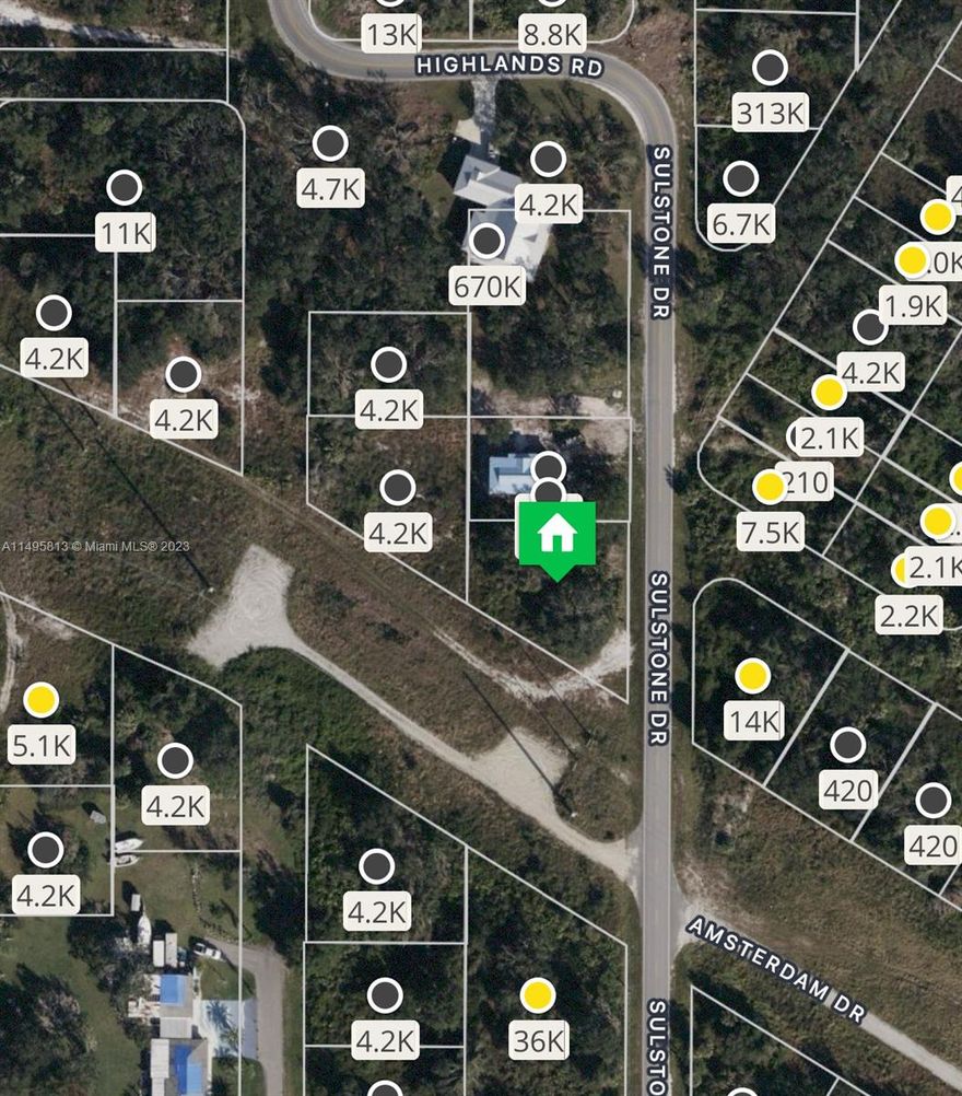 "Unique opportunity: Exceptional corner plot for sale, perfectly located and ready for the construction of your dream home. An ideal blank canvas to design your perfect residence in a privileged setting."