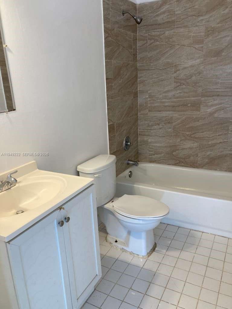 FT LAUDERDALE ESTATES 1ST - Residential Income