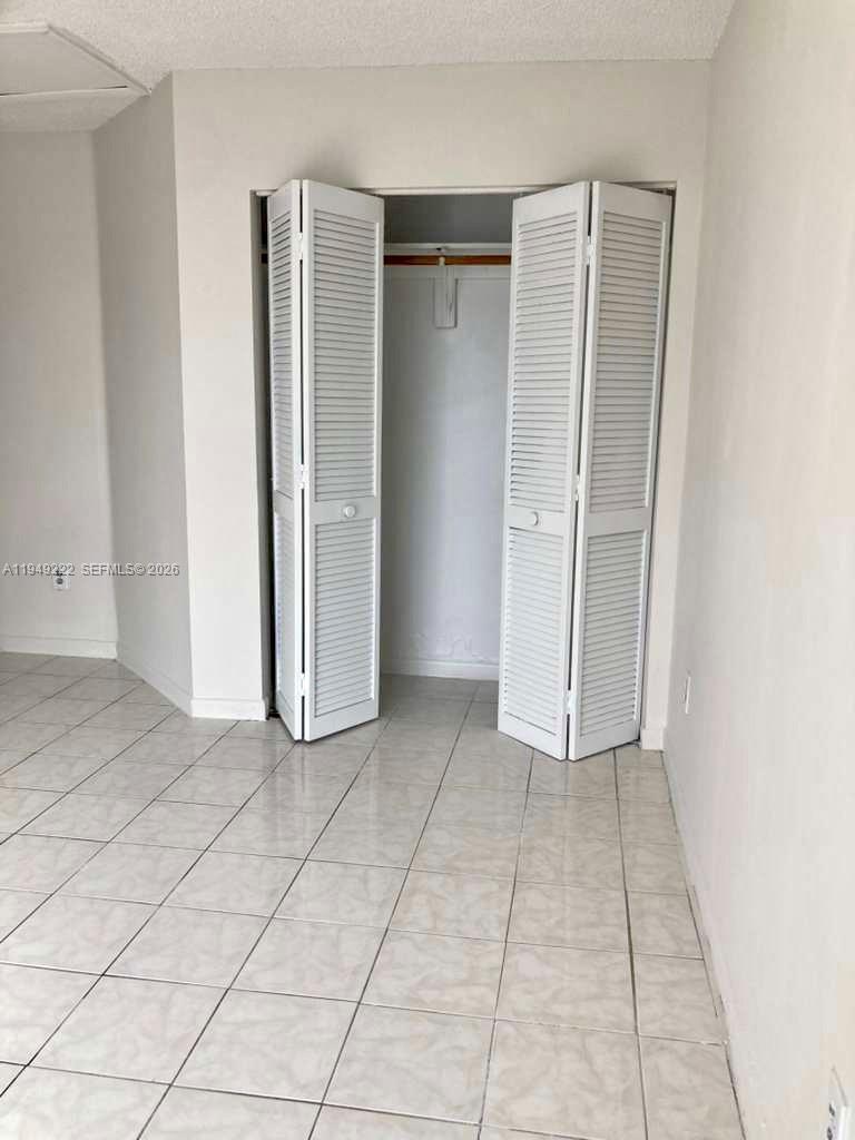 FT LAUDERDALE ESTATES 1ST - Residential Income