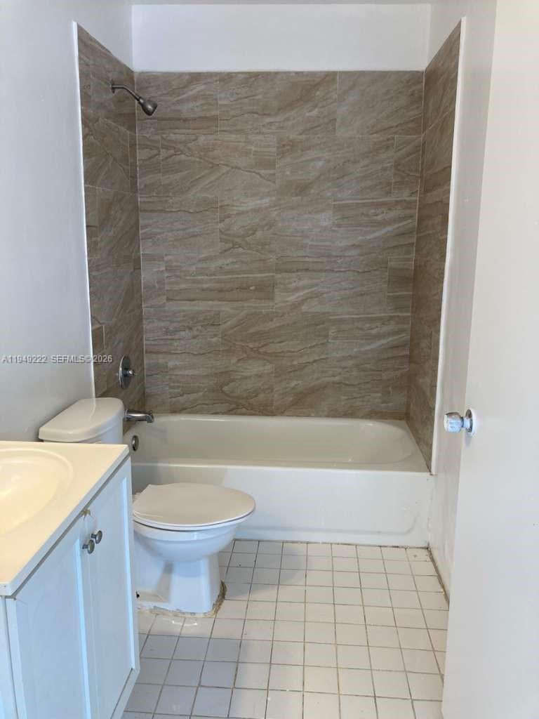 FT LAUDERDALE ESTATES 1ST - Residential Income