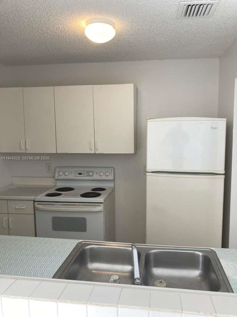 FT LAUDERDALE ESTATES 1ST - Residential Income