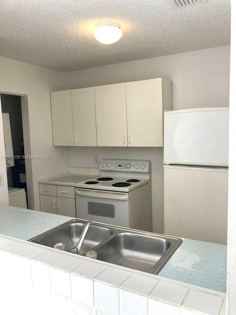 FT LAUDERDALE ESTATES 1ST - Residential Income