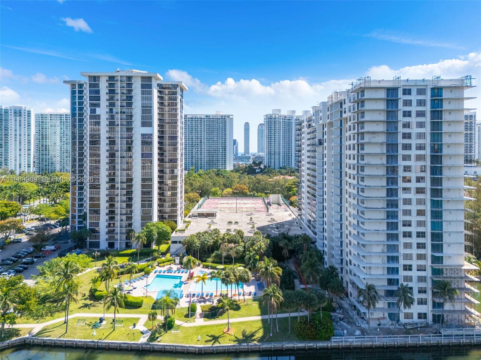 THE CLIPPER AT BISC COVE - Residential