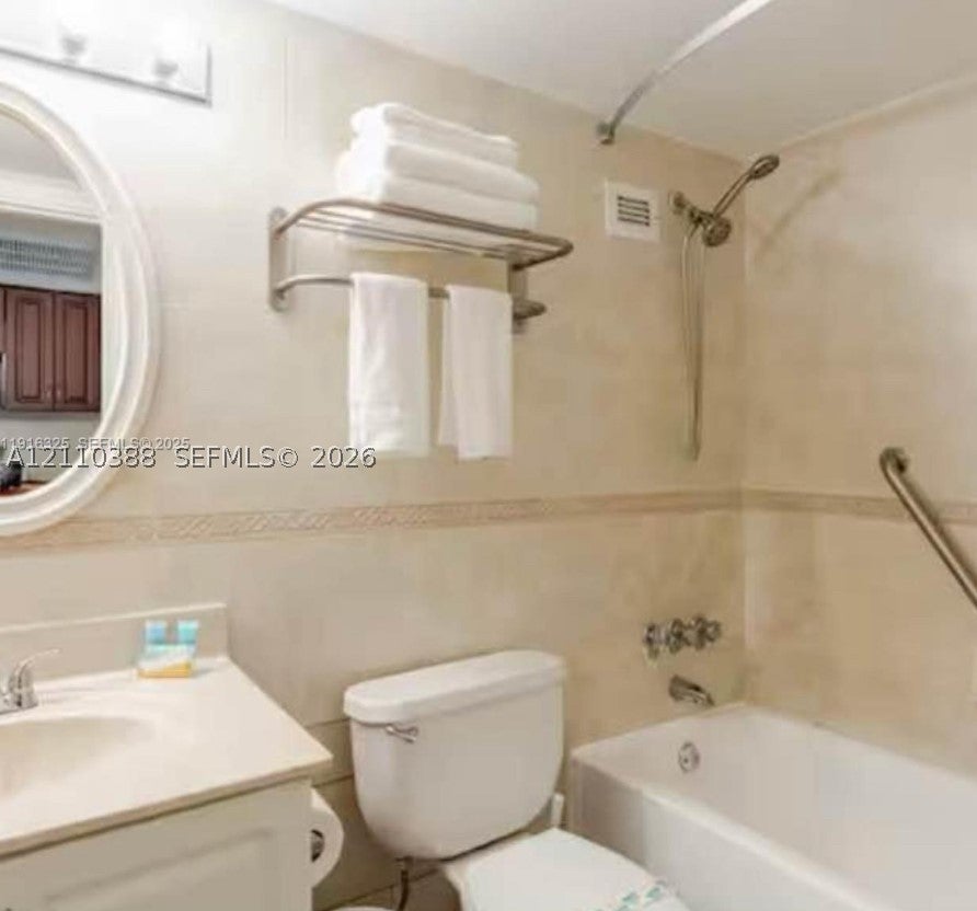 19201 Collins Ave 733