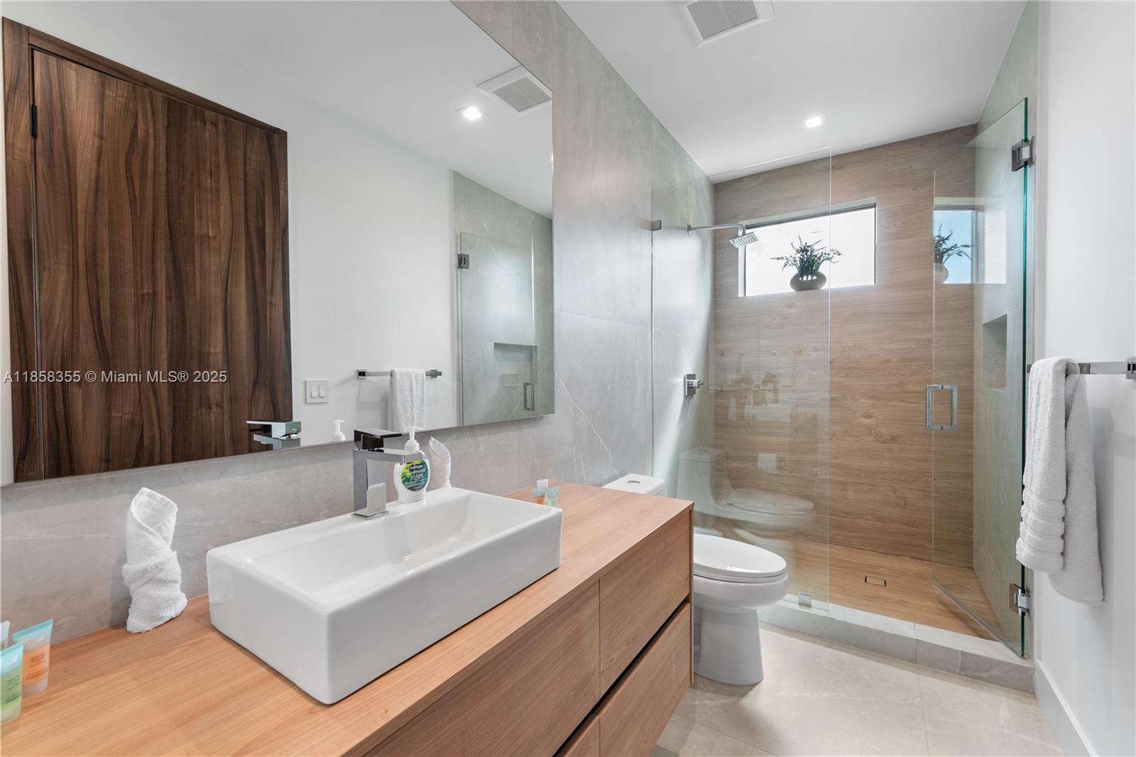 HIGHLAND WOODS SEC 4 - Residential Lease