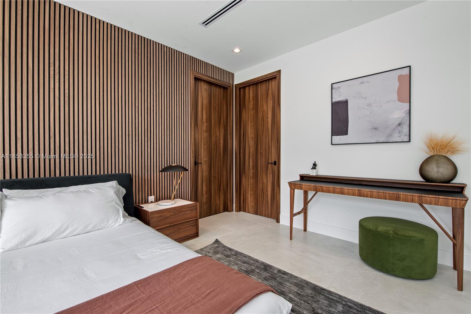 HIGHLAND WOODS SEC 4 - Residential Lease