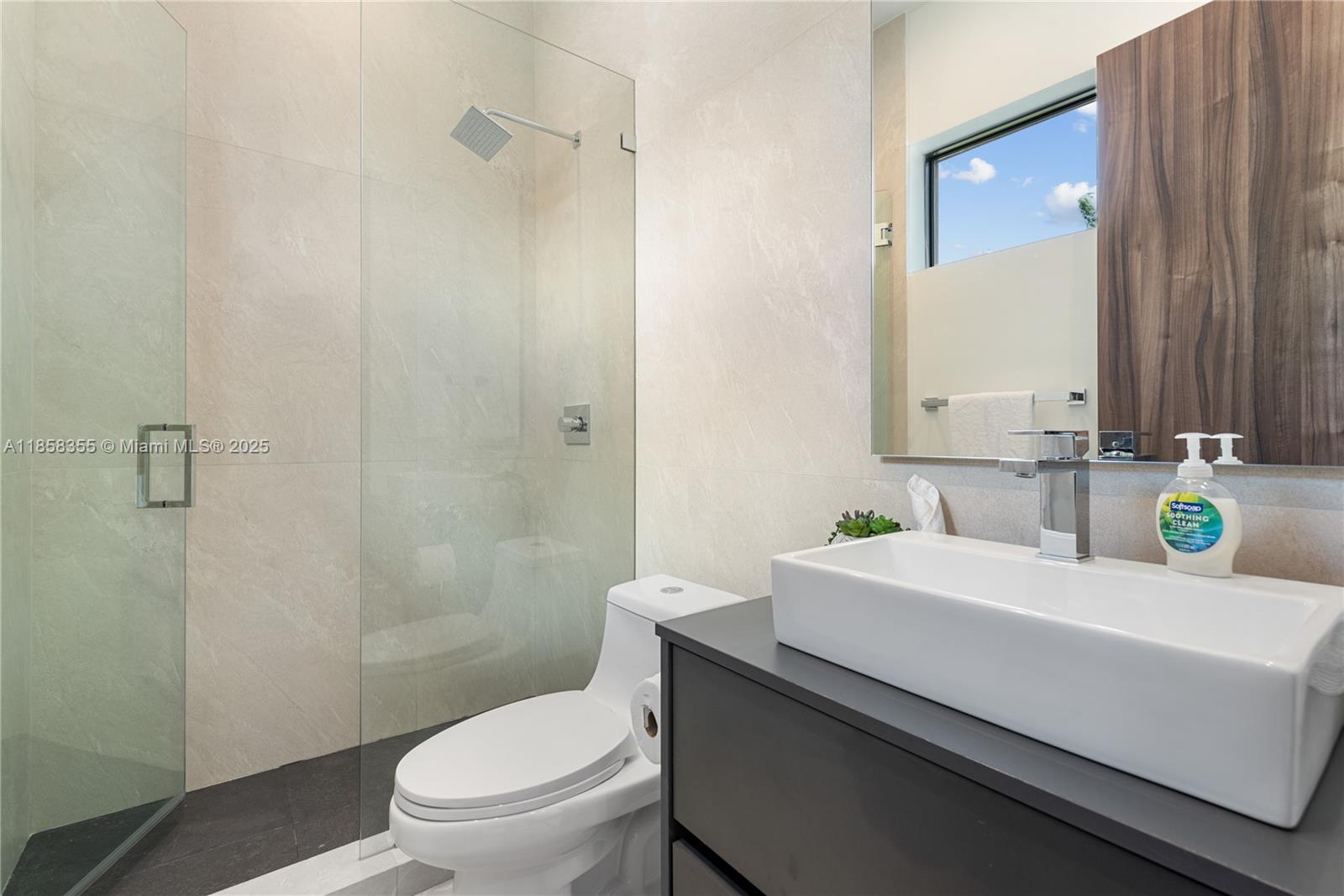 HIGHLAND WOODS SEC 4 - Residential Lease