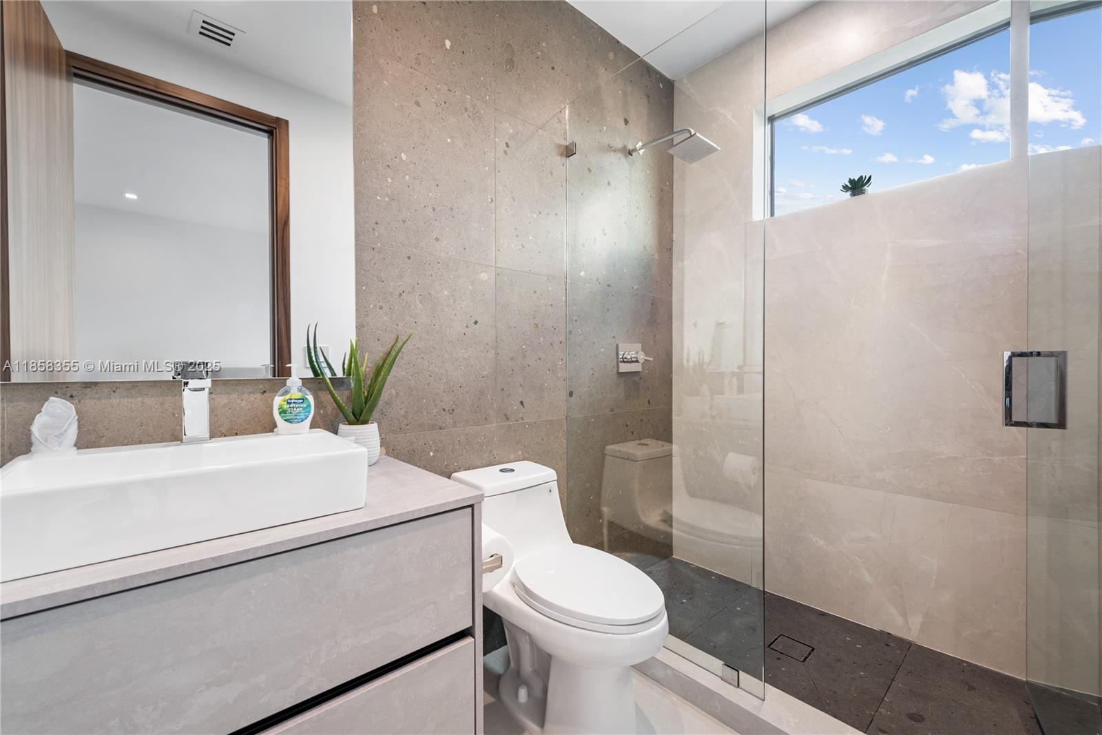 HIGHLAND WOODS SEC 4 - Residential Lease