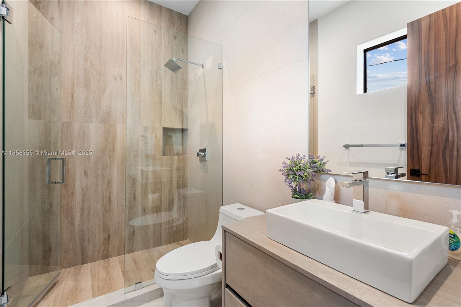 HIGHLAND WOODS SEC 4 - Residential Lease