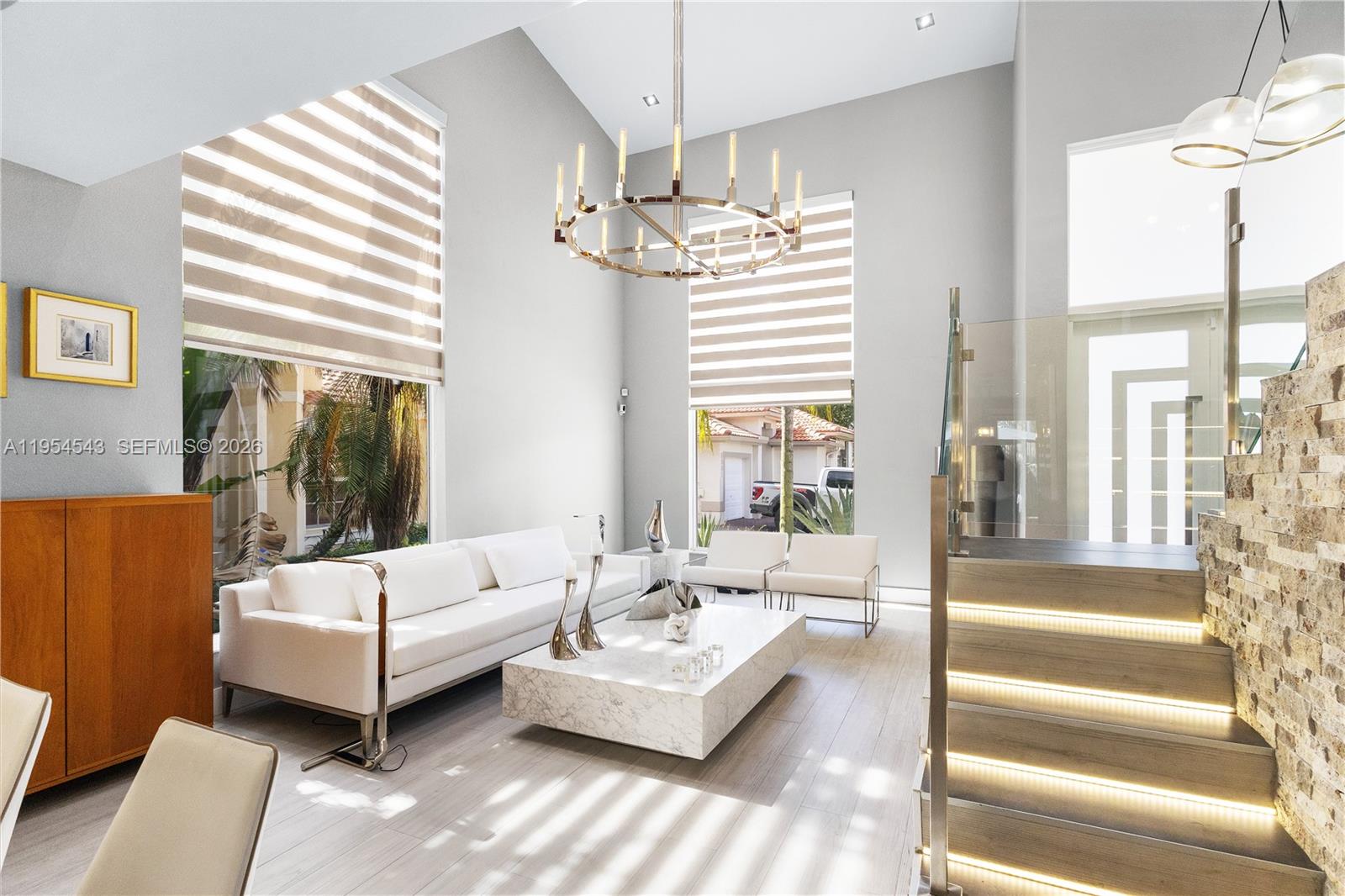 5869 NW 112th Ct, Doral, FL, 33178/$1,250,000 4 5869 NW 112th Ct