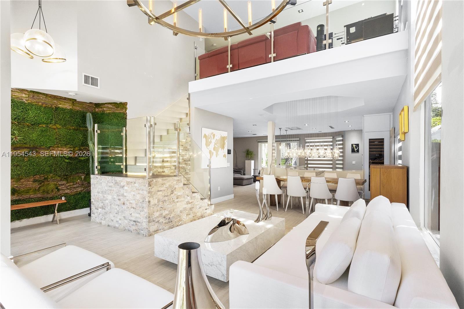 5869 NW 112th Ct, Doral, FL, 33178/$1,250,000 2 5869 NW 112th Ct