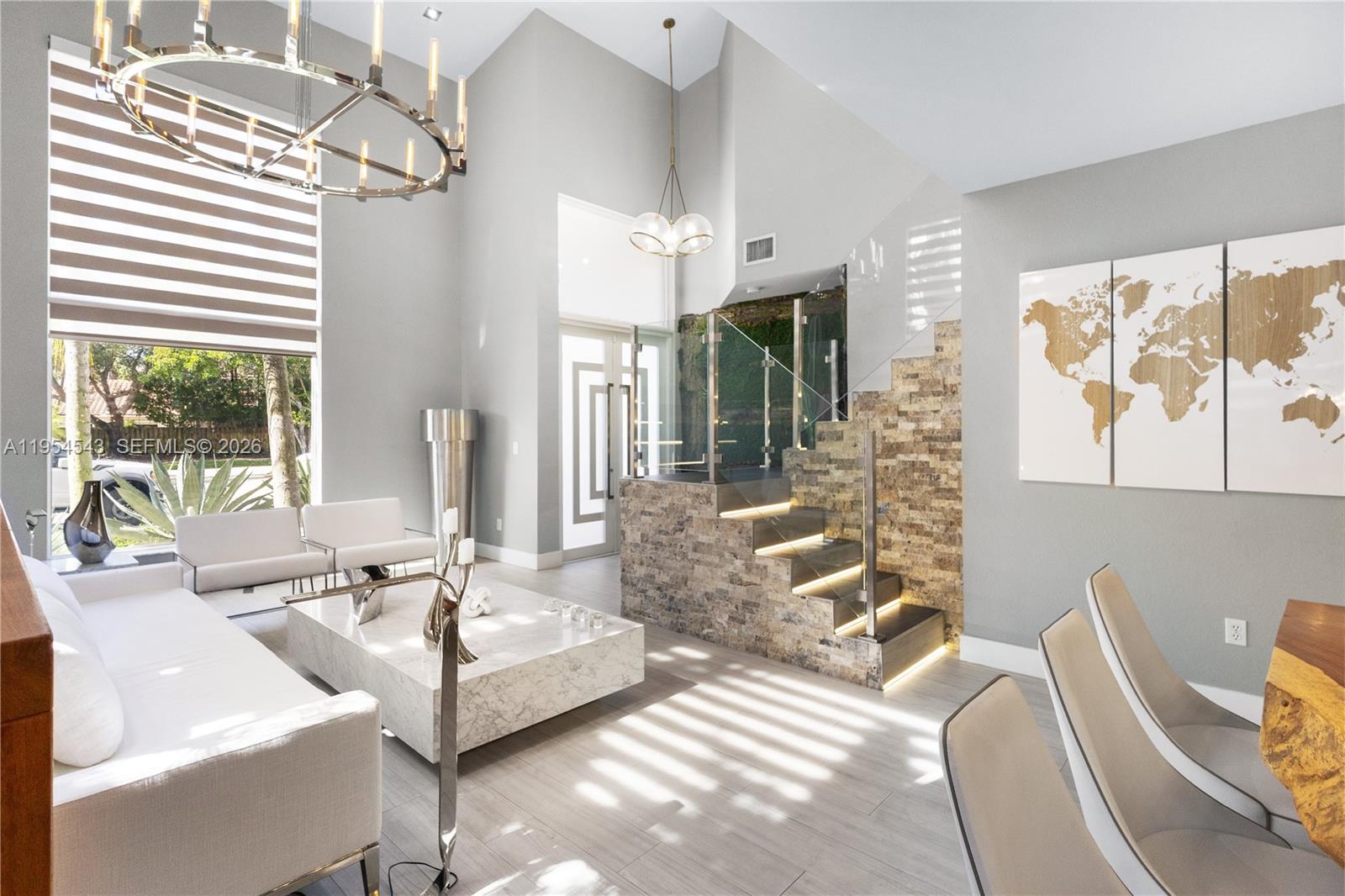 5869 NW 112th Ct, Doral, FL, 33178/$1,250,000 3 5869 NW 112th Ct