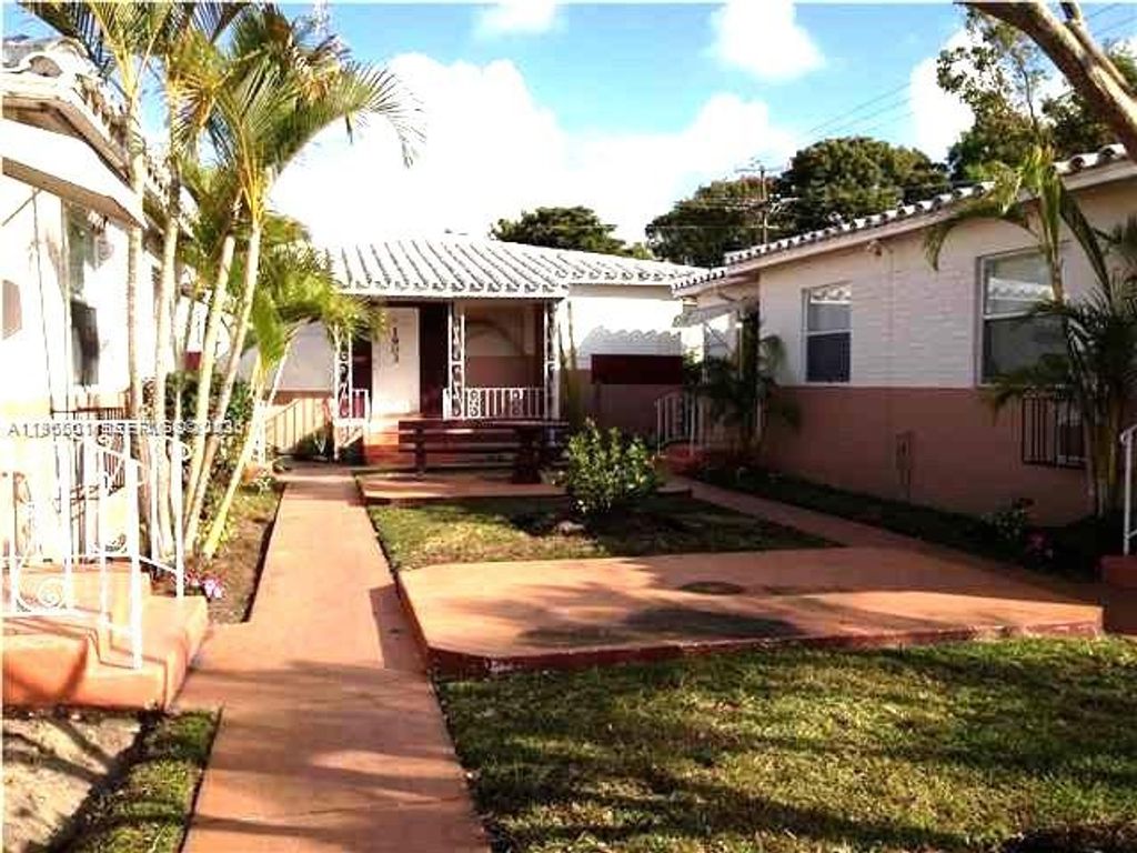 Photo of 1903 Thomas St #8, Hollywood, FL 33020 (MLS # A11966011)