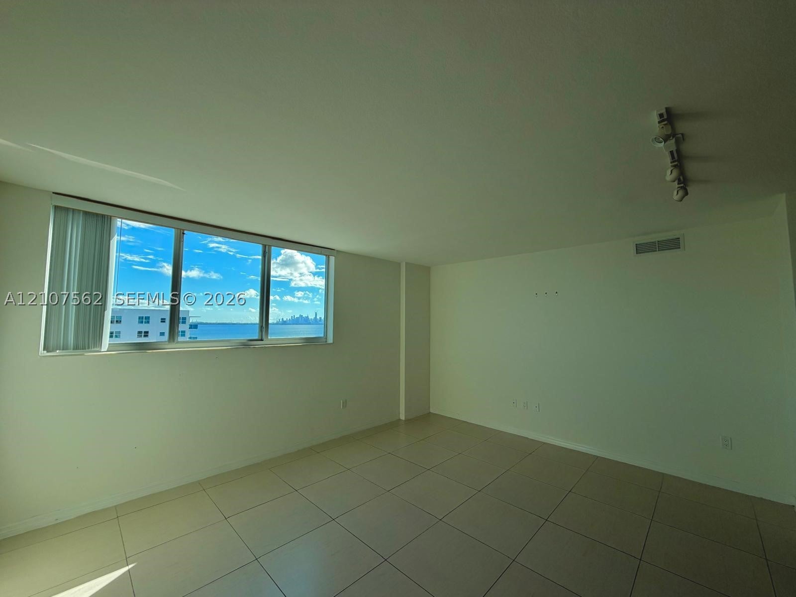 7525 E Treasure Dr 1010