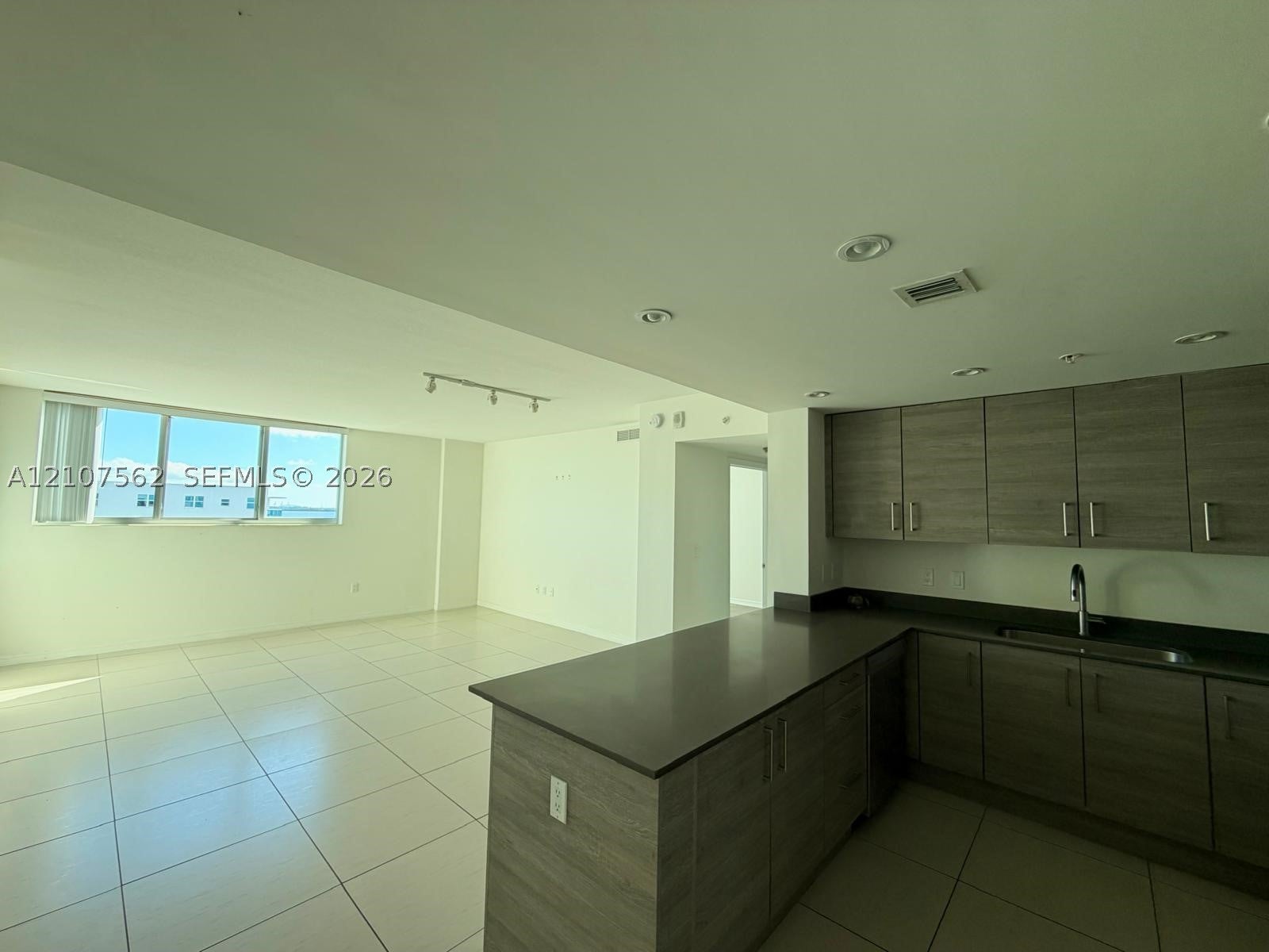 7525 E Treasure Dr 1010