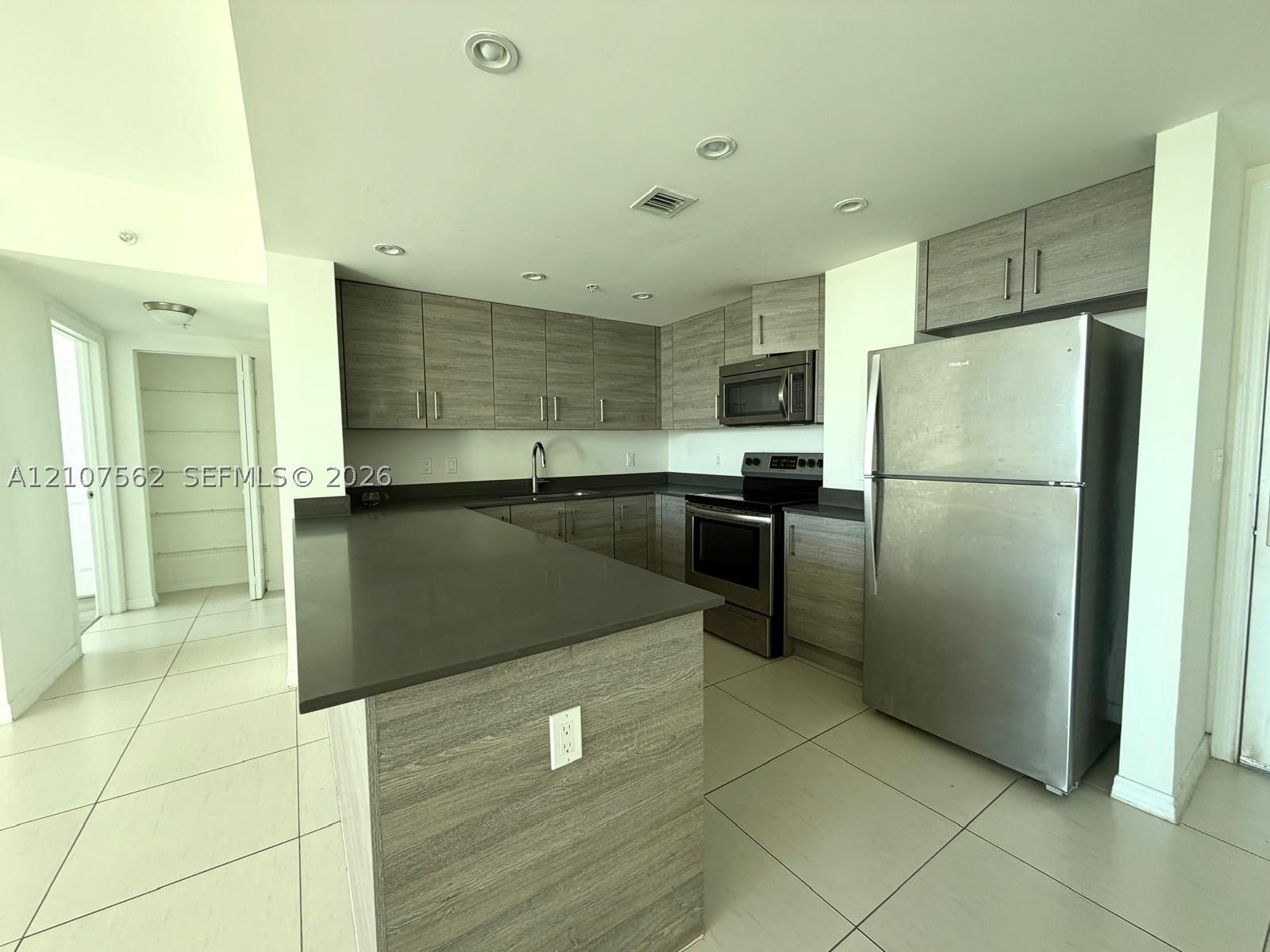 7525 E Treasure Dr 1010