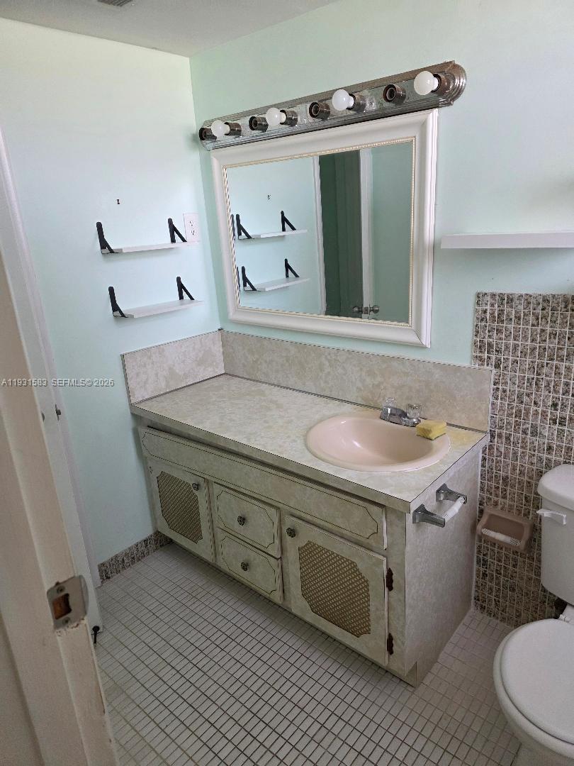 FOURTH MOORINGS CONDO - Residential