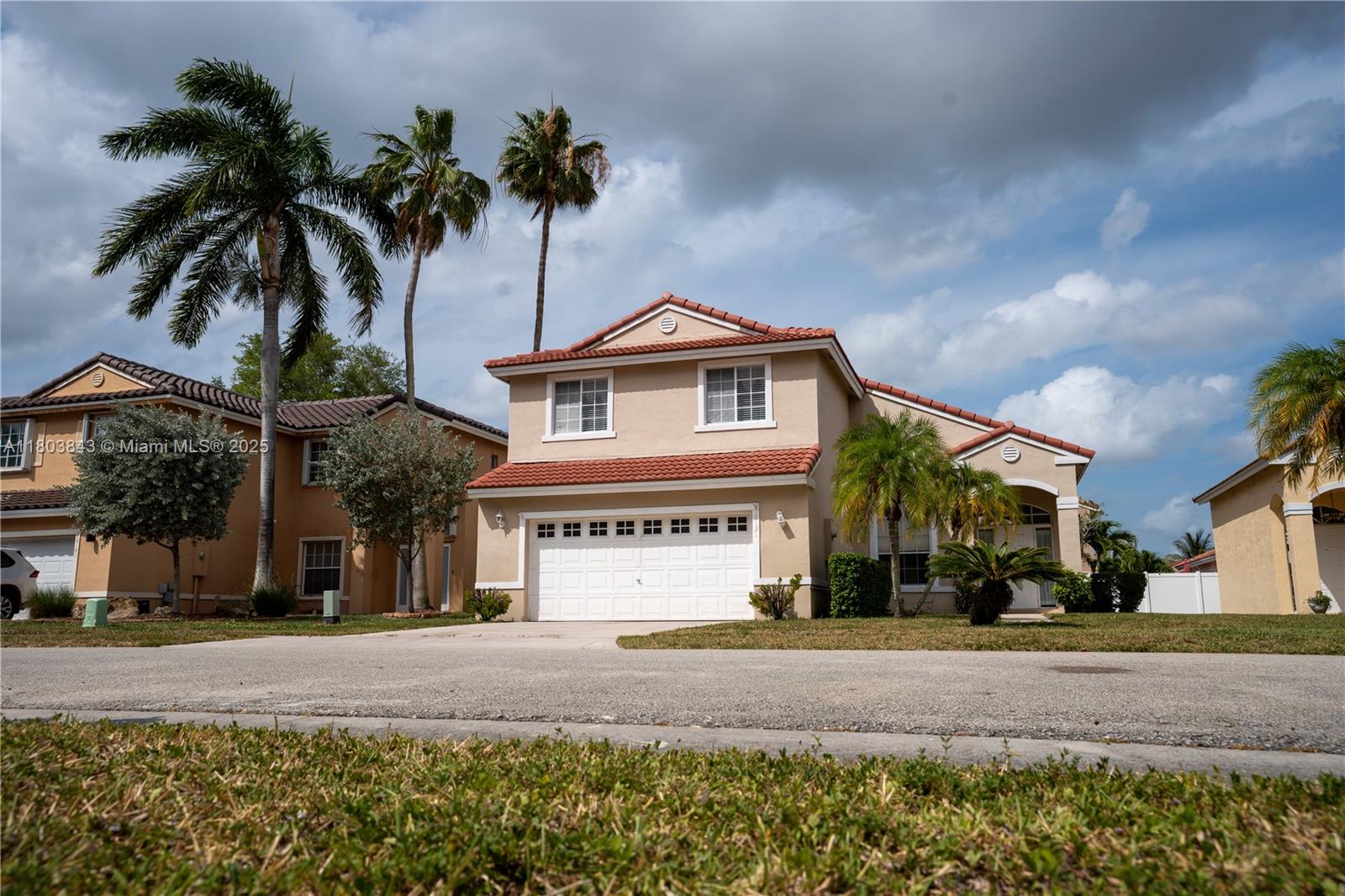 Property for Sale at 19121 Nw 12th St, Pembroke Pines, Miami-Dade County, Florida - Bedrooms: 3 
Bathrooms: 3  - $590,000