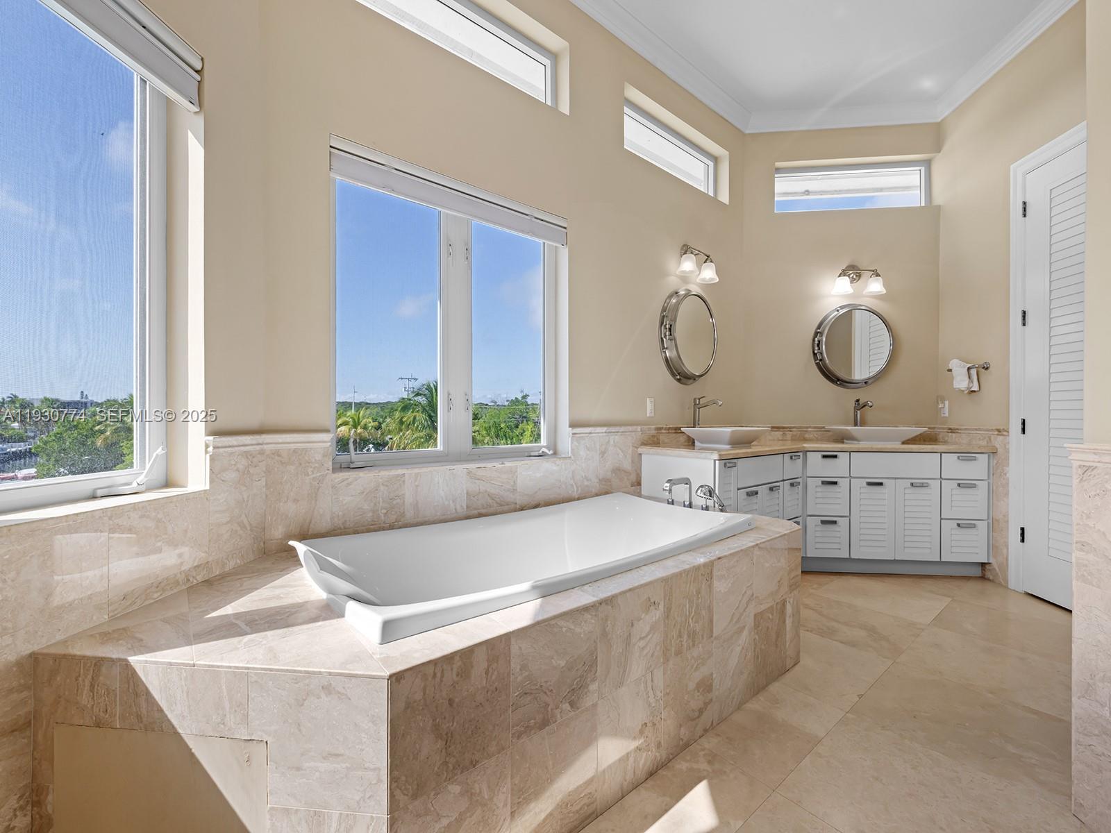 OCEAN ISLE ESTATE - Residential