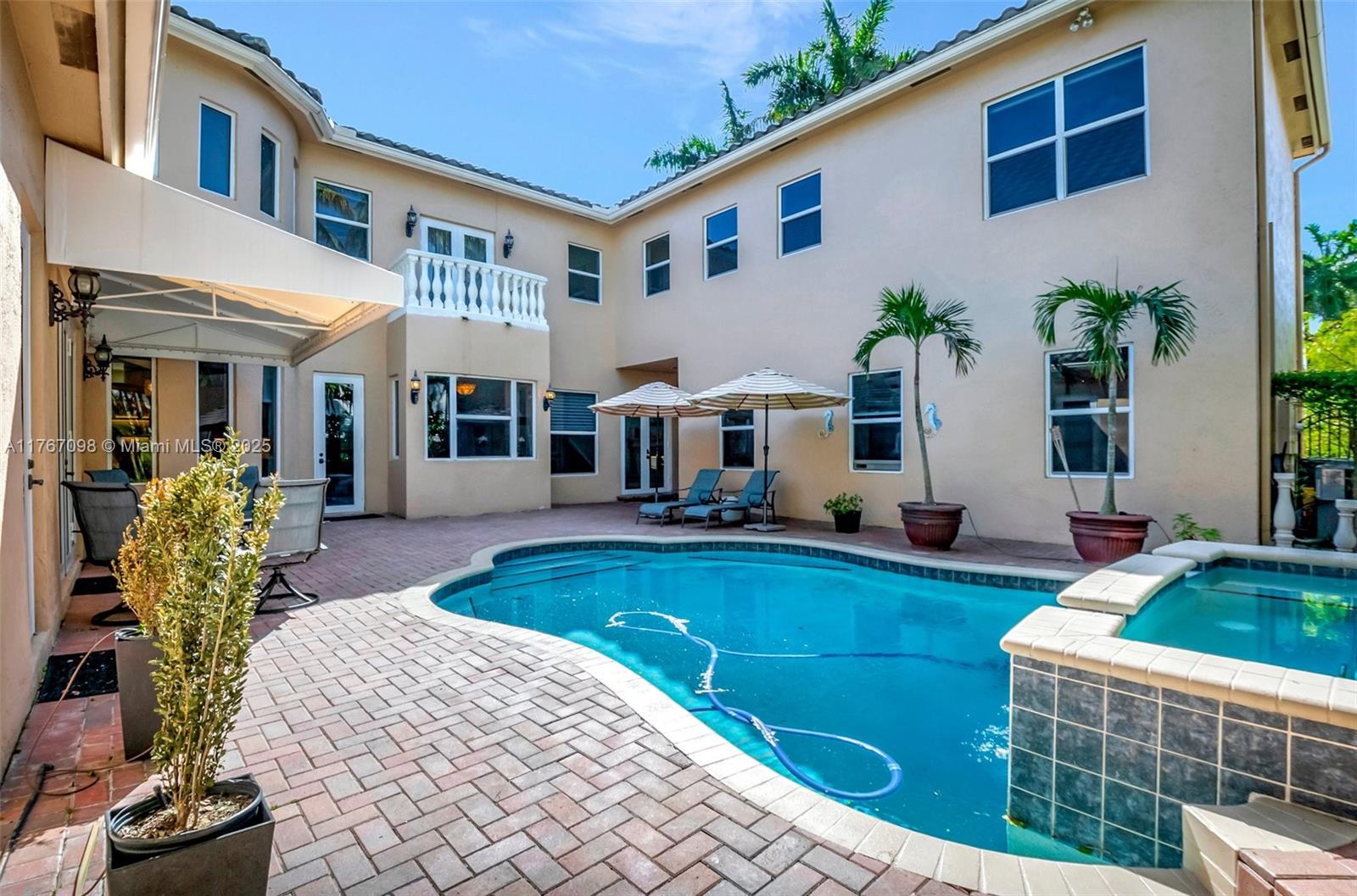 ROYAL PALM FOREST - Residential