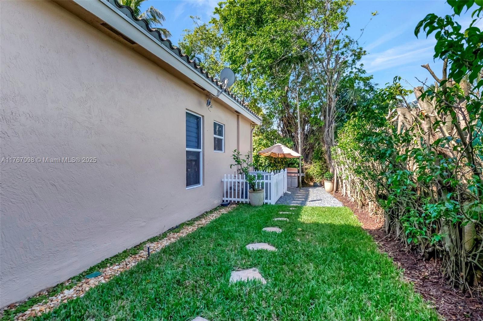 ROYAL PALM FOREST - Residential