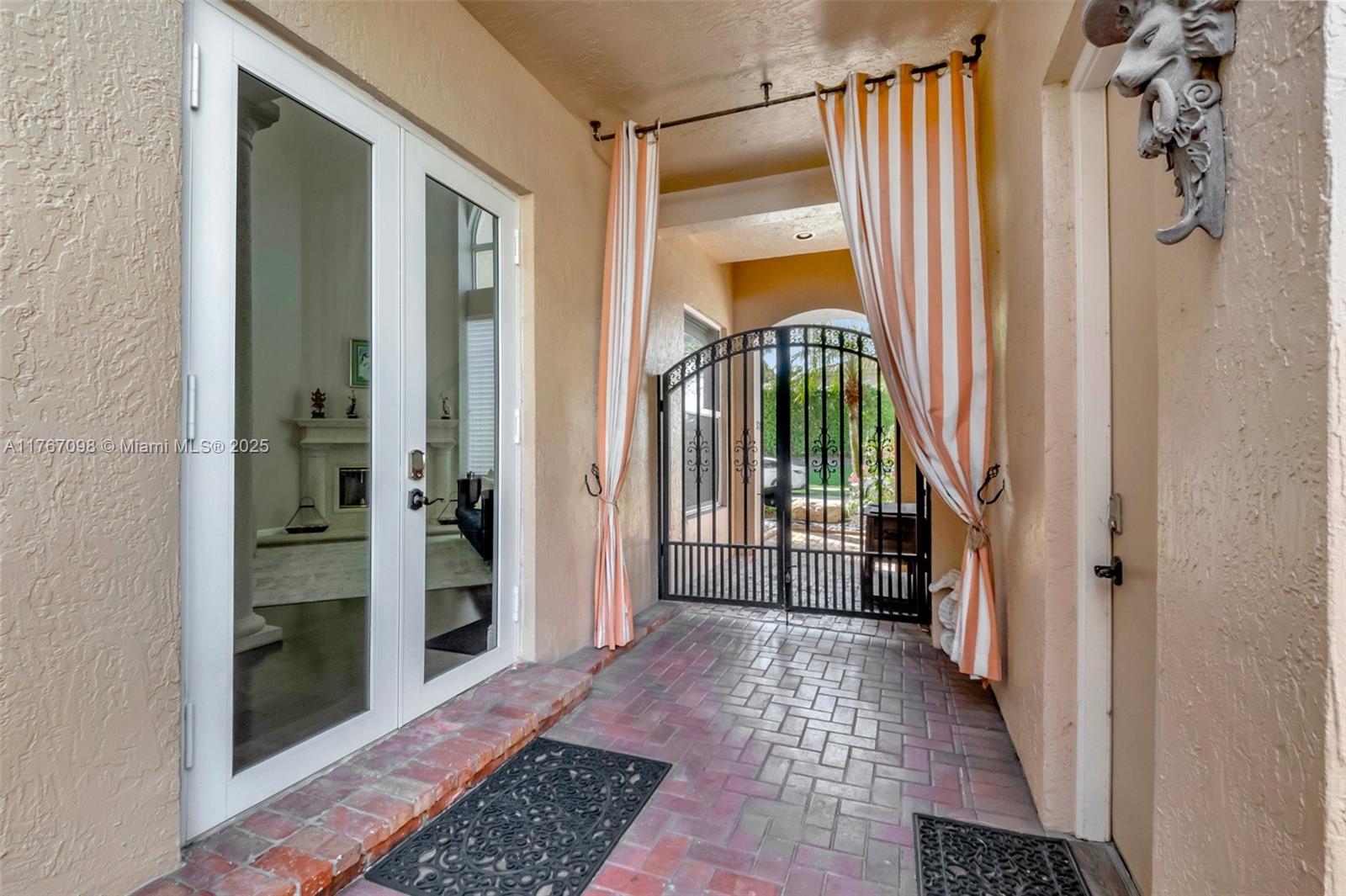 ROYAL PALM FOREST - Residential