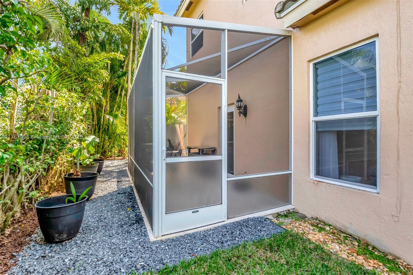 ROYAL PALM FOREST - Residential