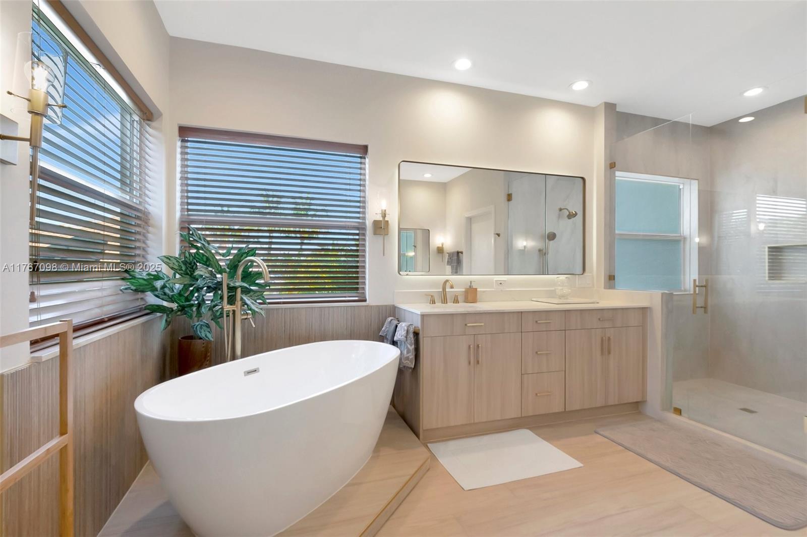ROYAL PALM FOREST - Residential