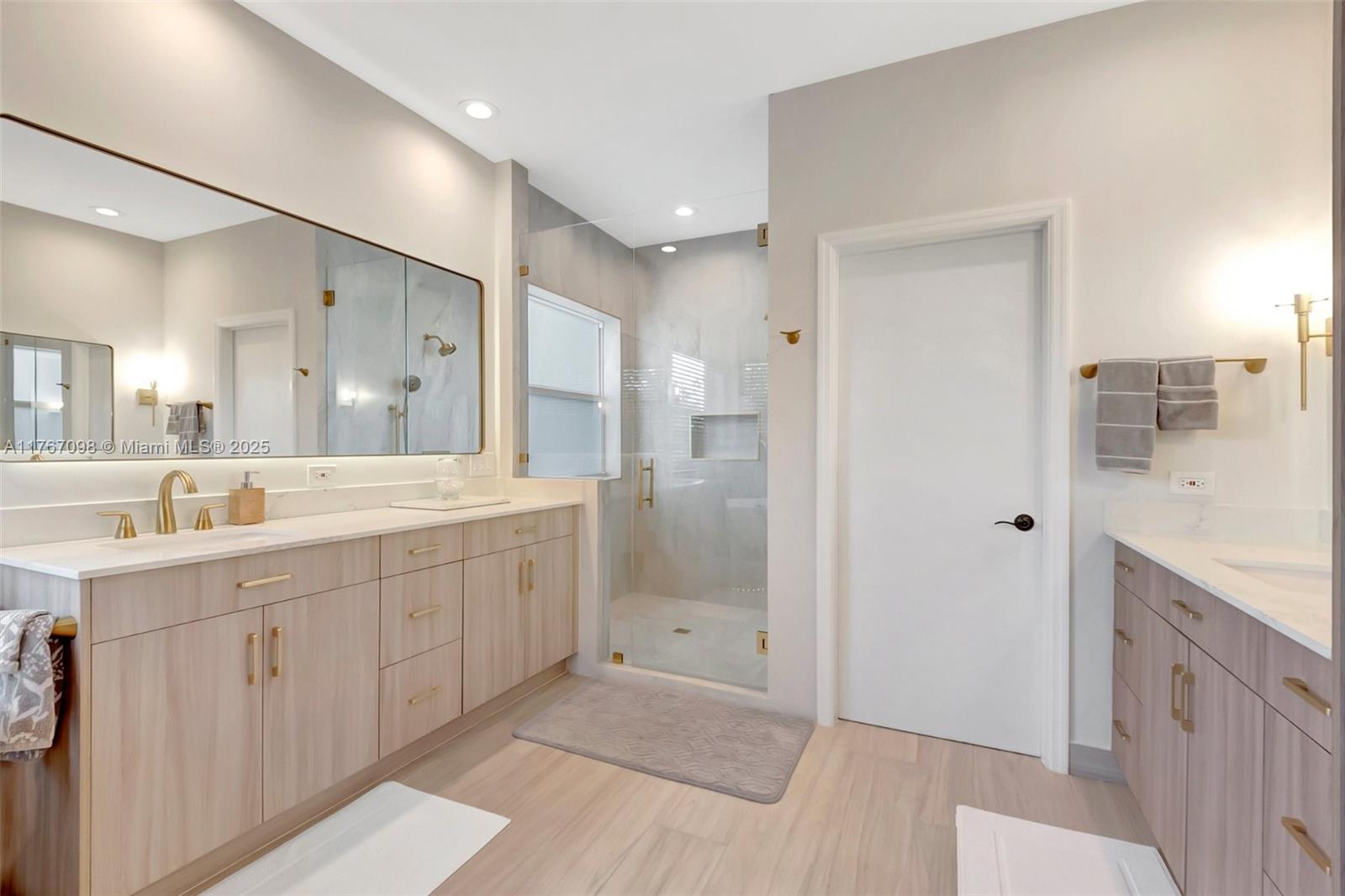 ROYAL PALM FOREST - Residential
