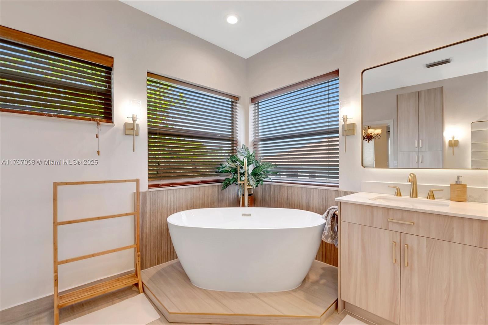 ROYAL PALM FOREST - Residential