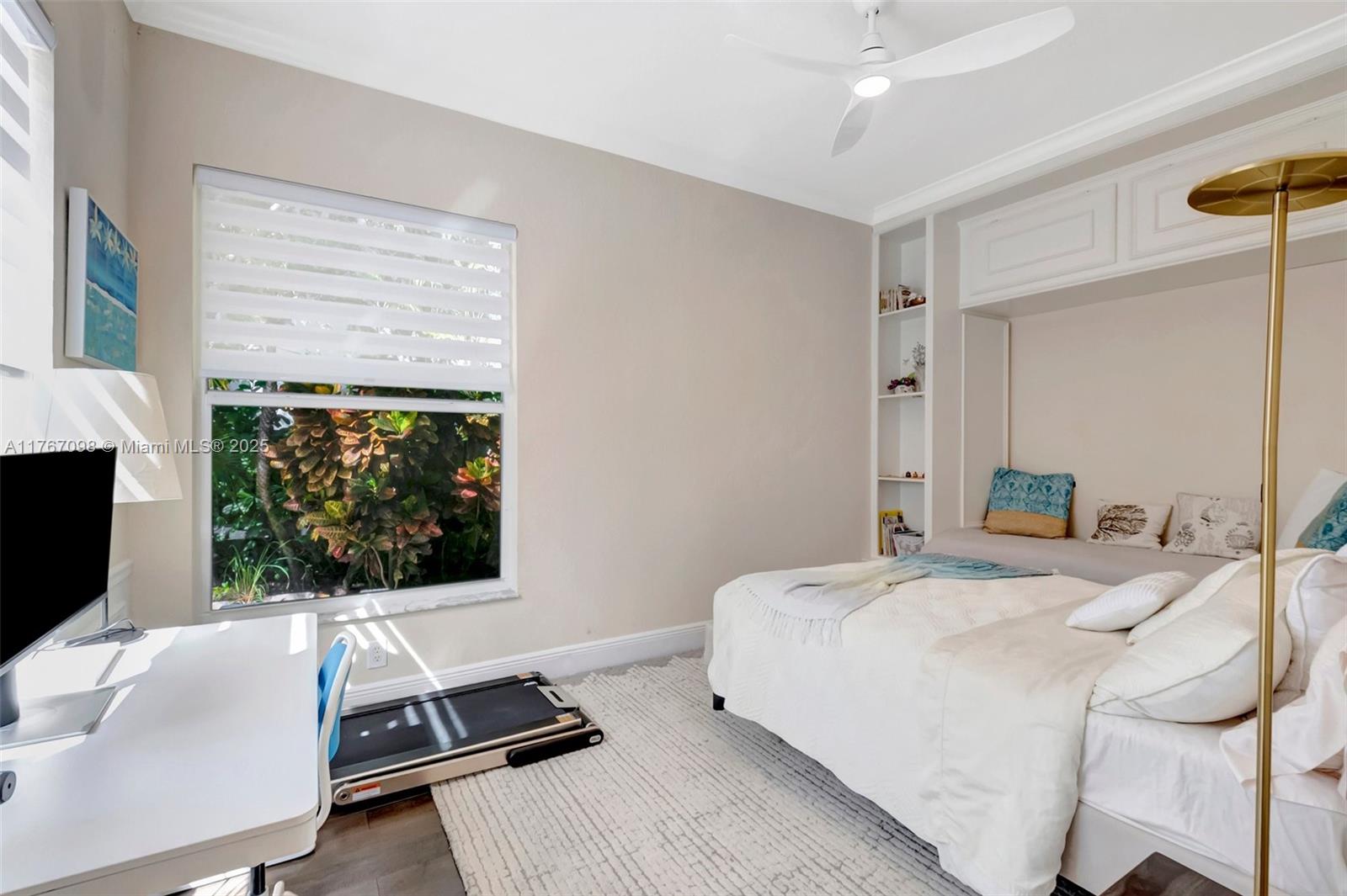 ROYAL PALM FOREST - Residential