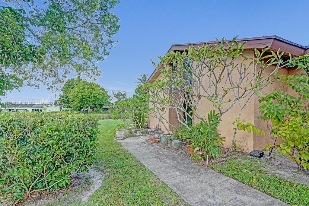 APPLE CREEK - Residential Lease