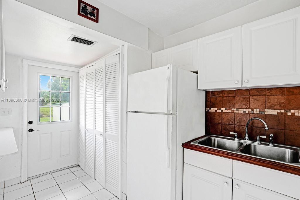 APPLE CREEK - Residential Lease