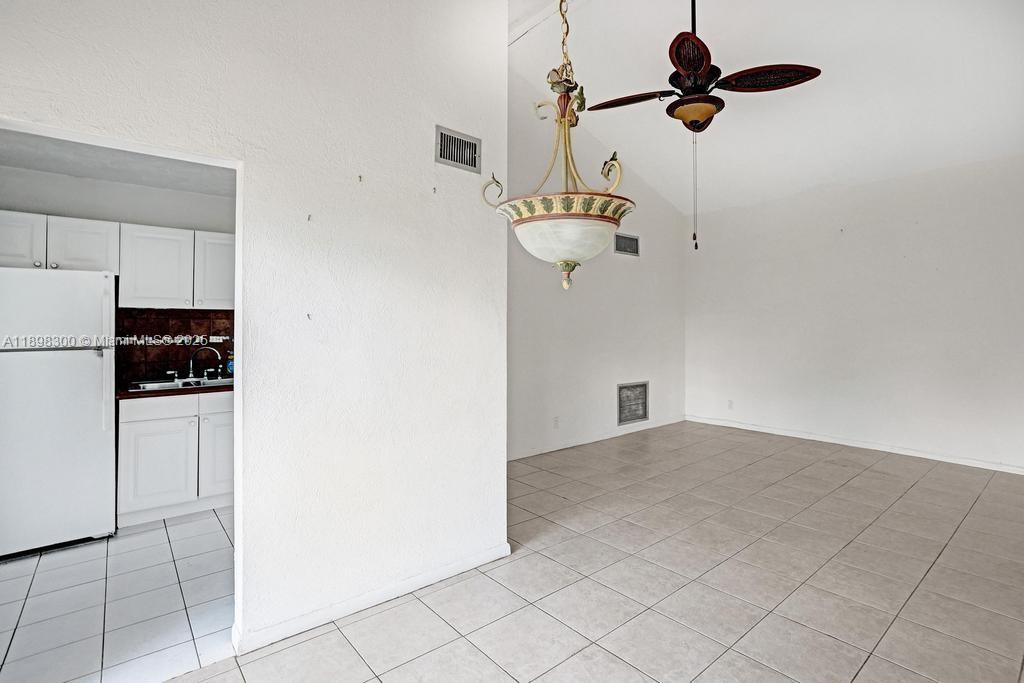 APPLE CREEK - Residential Lease