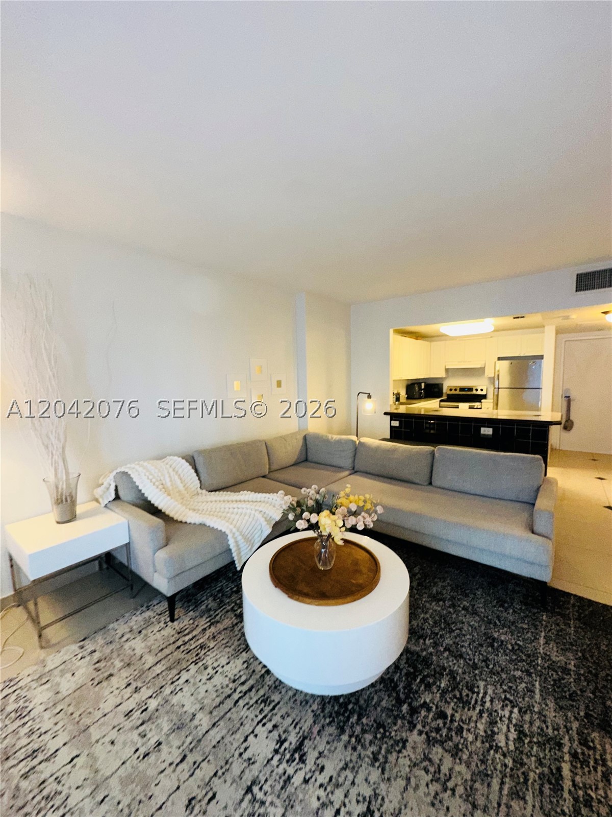 2301 Collins Ave 420