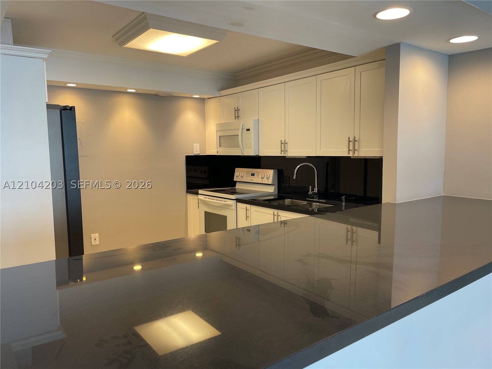 5701 Collins Ave 911