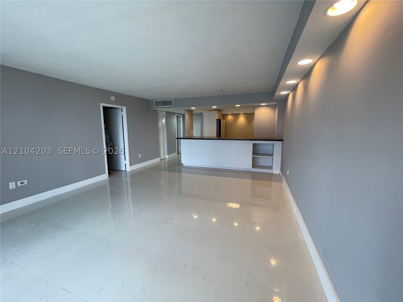 5701 Collins Ave 911