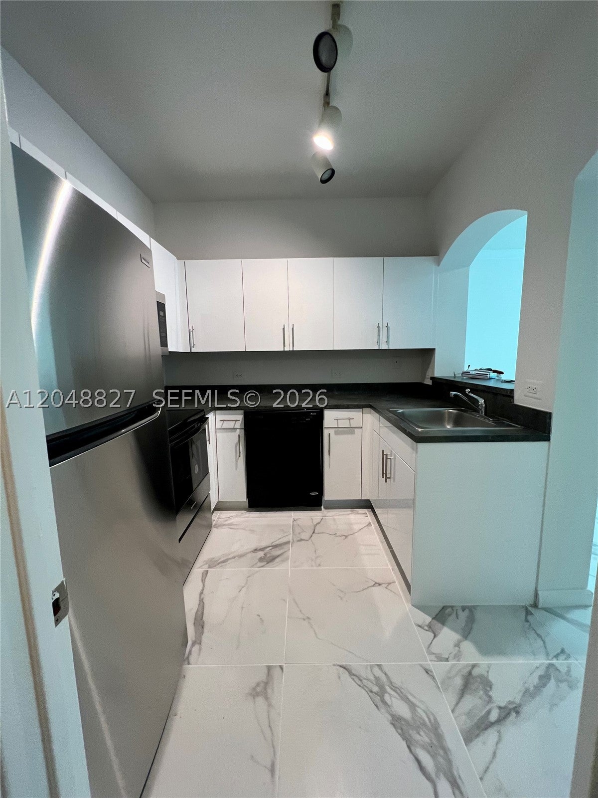 9172 Collins Ave 214