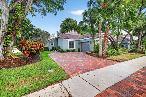 10545 NW 11TH CT, PLANTATION, FL 33322 - Image 0b7ed86bbb8f378736ca9c8a517f7d6a/2697340666
