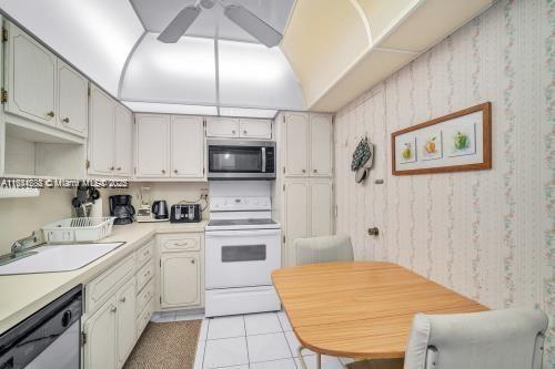 HEMISPHERES CONDO - Residential Lease