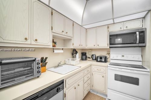 HEMISPHERES CONDO - Residential Lease