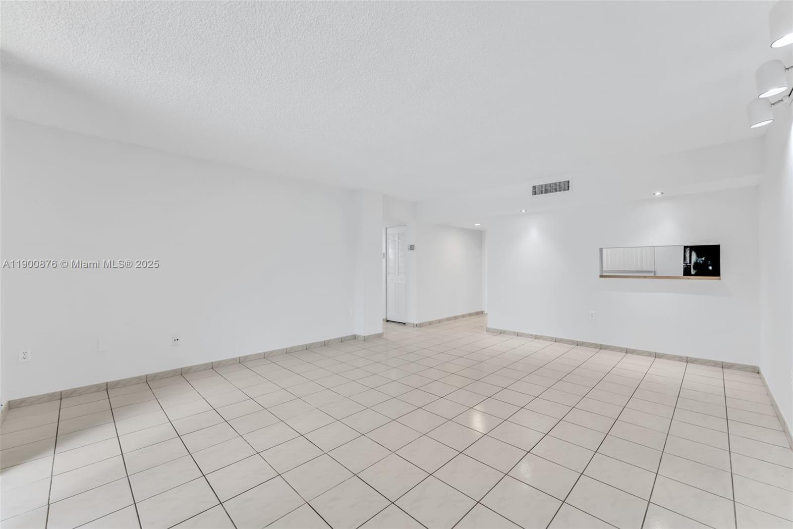 HORIZONS WEST CONDO #2 - Residential
