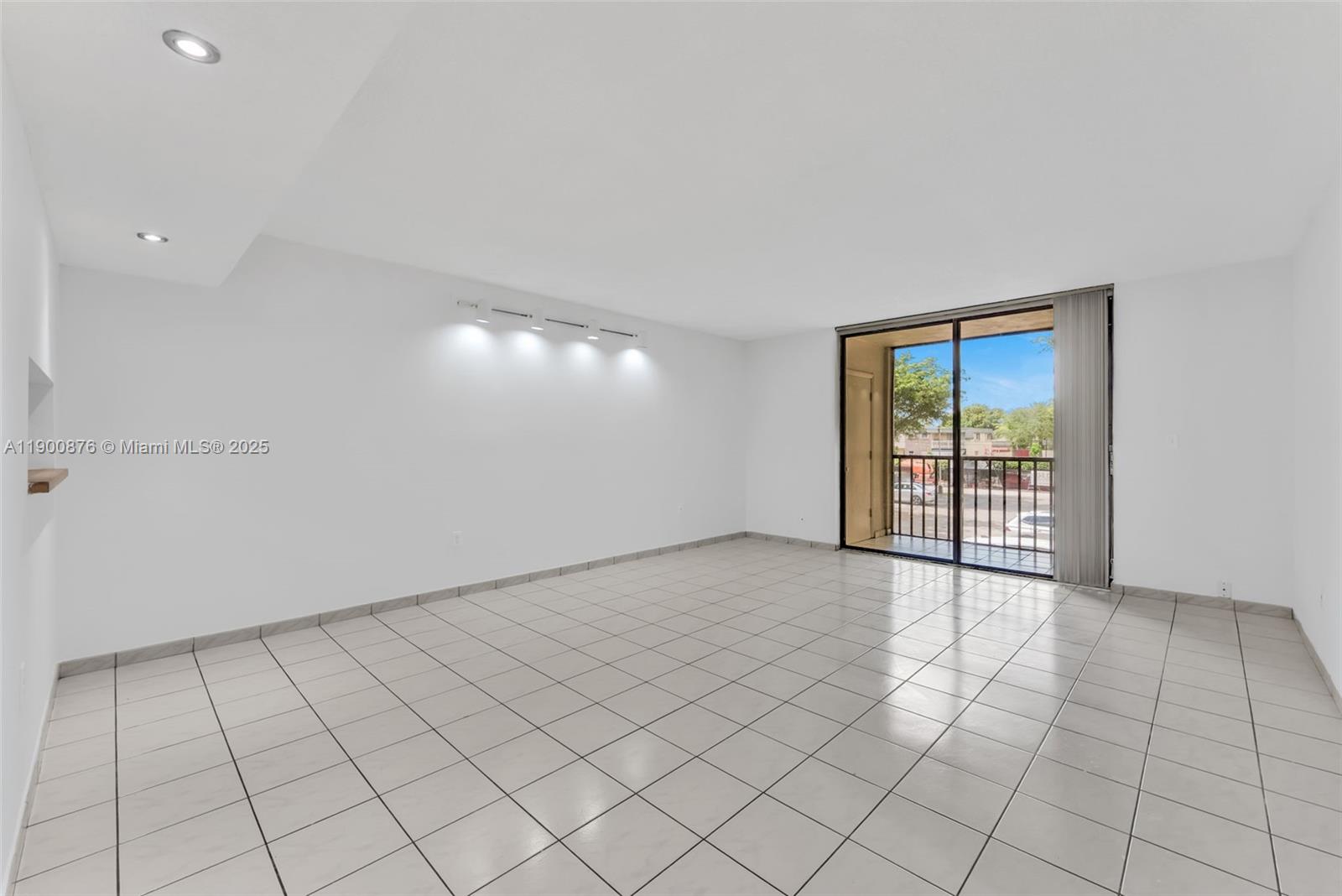 HORIZONS WEST CONDO #2 - Residential