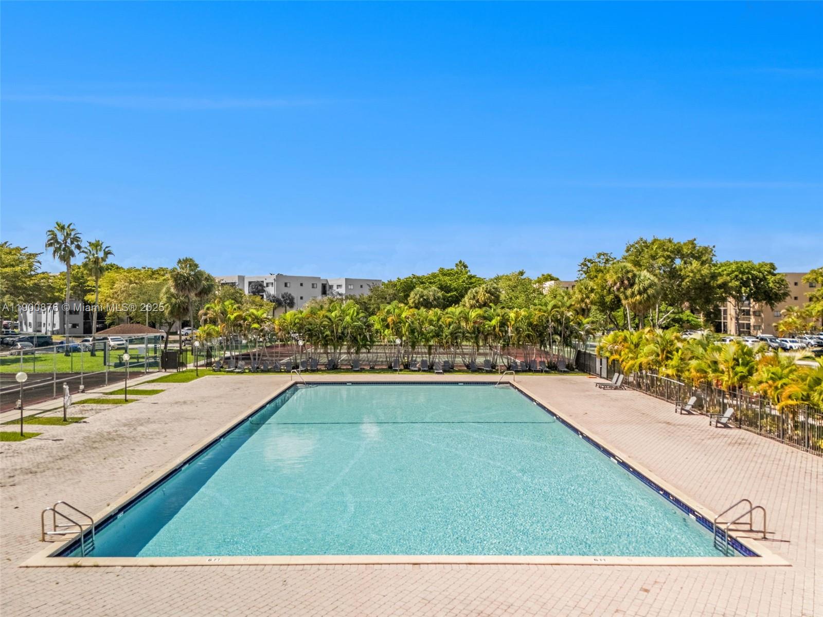 HORIZONS WEST CONDO #2 - Residential