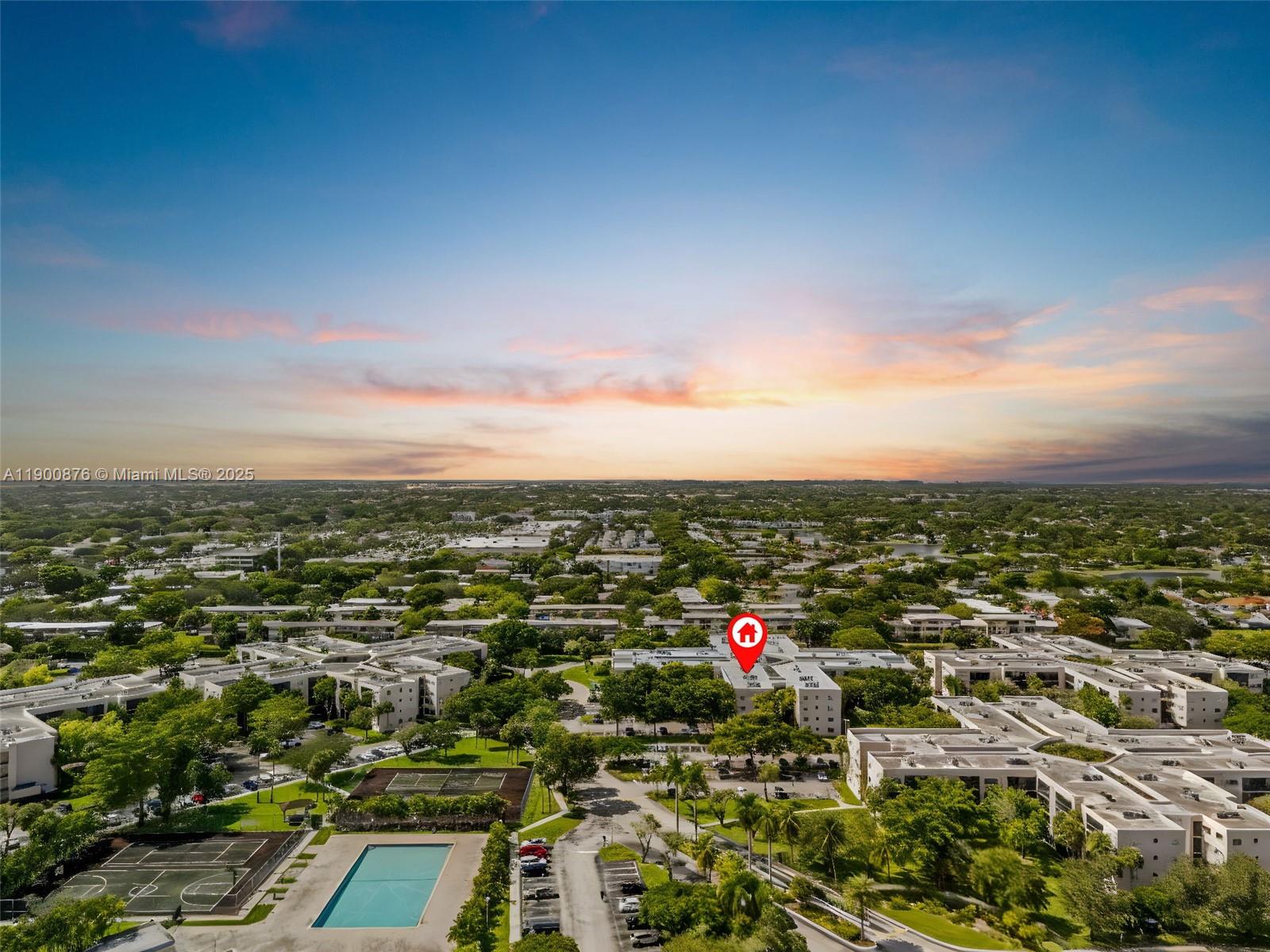 HORIZONS WEST CONDO #2 - Residential