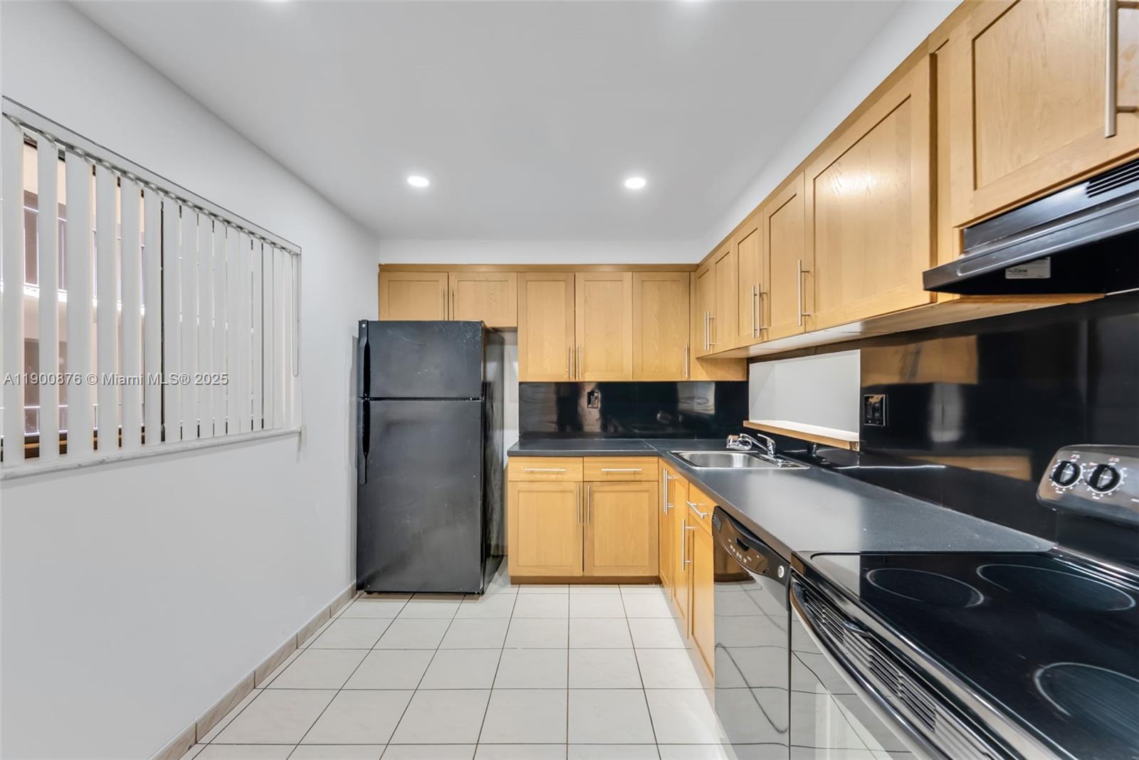 HORIZONS WEST CONDO #2 - Residential