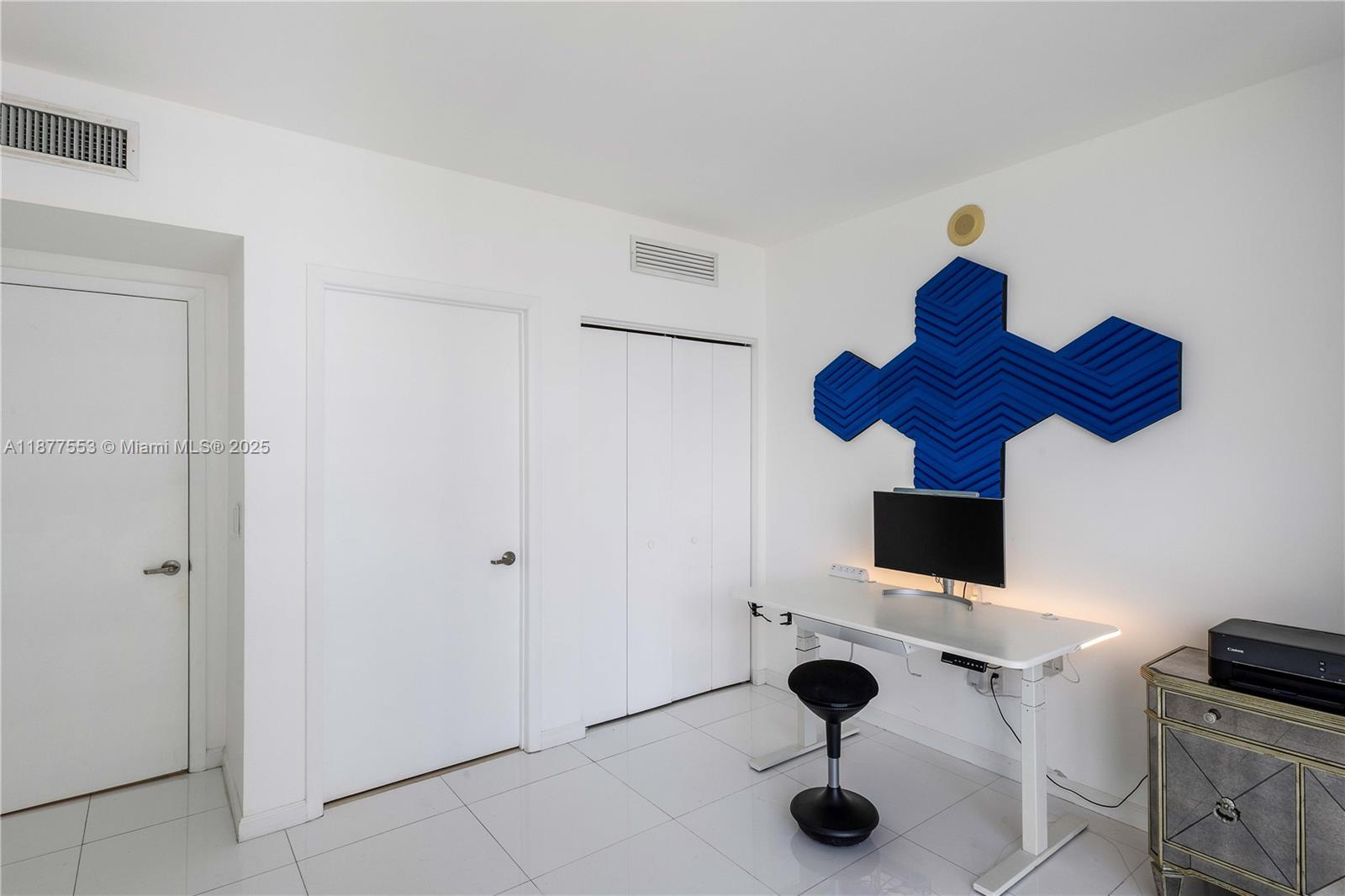 ICONBRICKELL CONDO NO 1 - Residential Lease