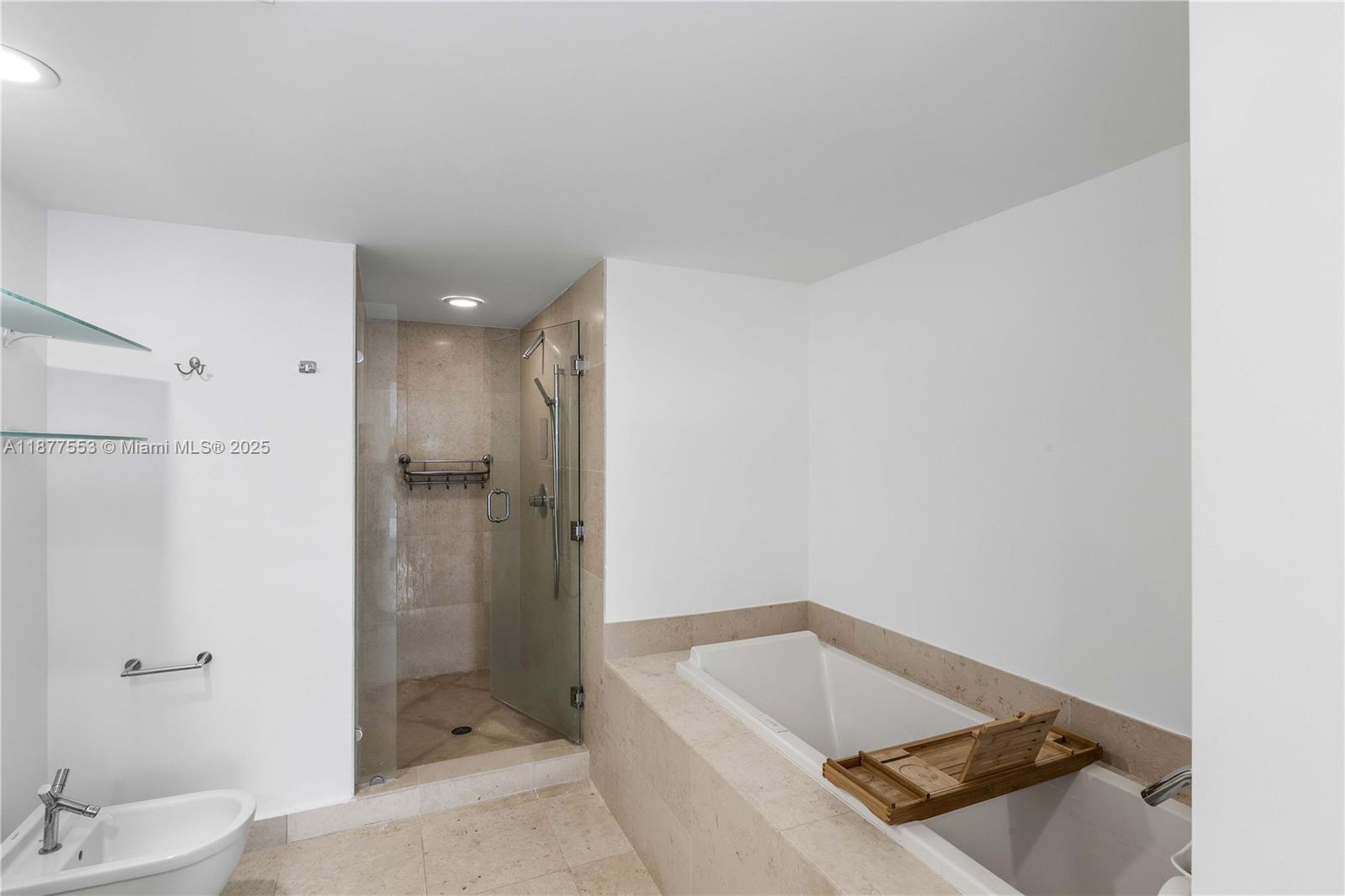 ICONBRICKELL CONDO NO 1 - Residential Lease