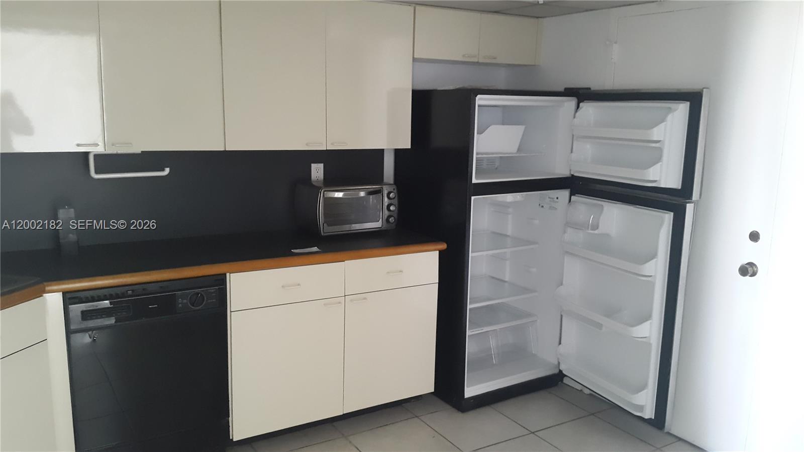 COMMODORE PLAZA CONDO - Residential Lease